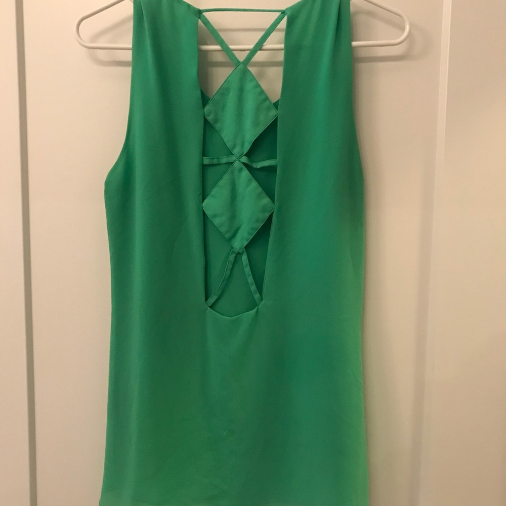 Kelly green lined tunic w geometric cut out back
